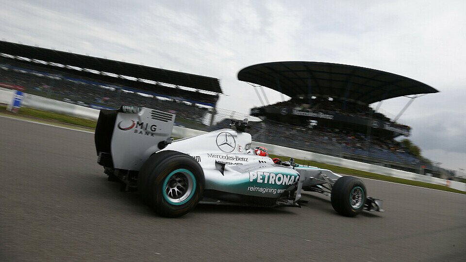 Michael Schumacher genoss seine Fahrt um den Nürburgring, Foto: Mercedes-Benz
