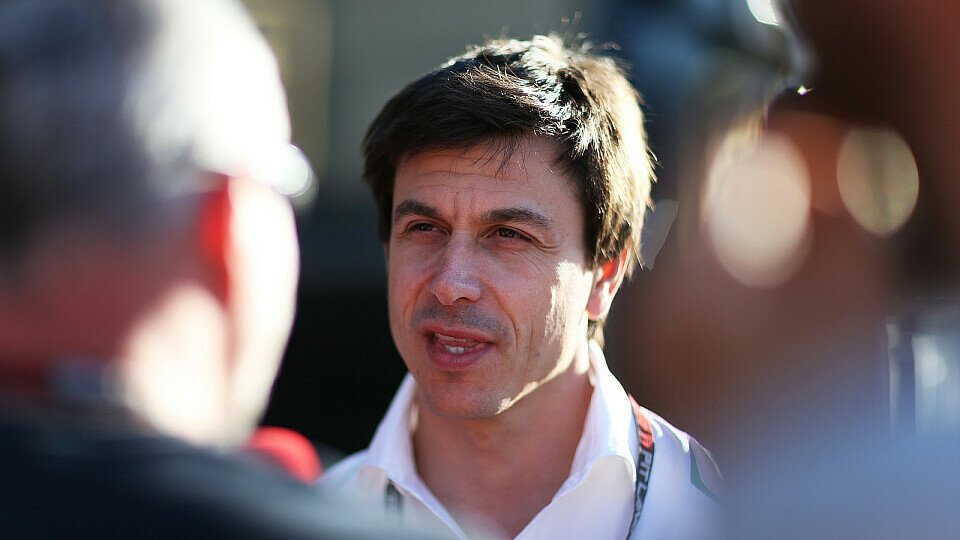 Der Mercedes-Motorsportchef Toto Wolff steht weiterhin in der Kritik, Foto: Sutton