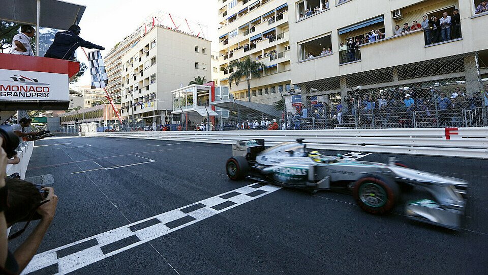 Jenson Button glaubt, dass Mercedes auch ohne den zusätzlichen Test im Fürstentum erfolgreich gewesen wäre, Foto: Mercedes-Benz