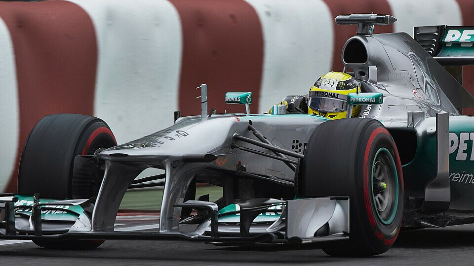 Auf der Suche nach dem Funkloch: Rosberg war im wahrsten Sinne des Wortes 'Lost in Montreal', Foto: Mercedes AMG