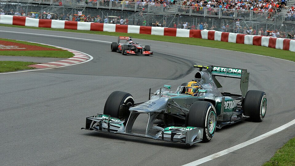 Lewis Hamilton freut sich auf sein Heimrennen - an der Spitze erwartet er seinen Silberpfeil aber nicht, Foto: Sutton