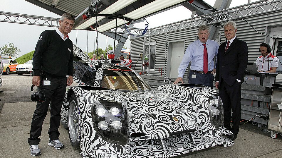 Fritz Enzinger (links) und Wolfgang Hatz mit Porsche-Chef Matthias Müller (rechts), Foto: Porsche