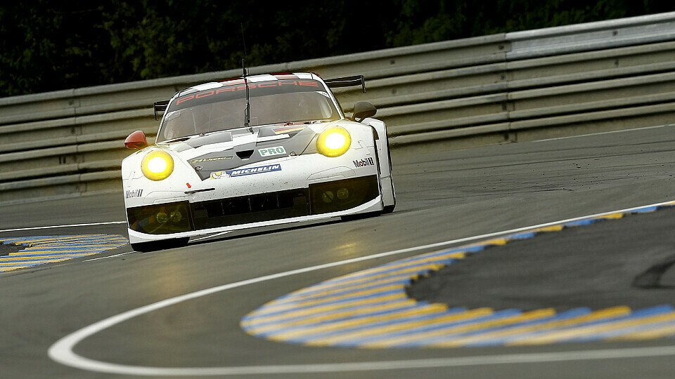 Jörg Bergmeister am Mittwoch auf der Piste in Le Mans, Foto: Porsche