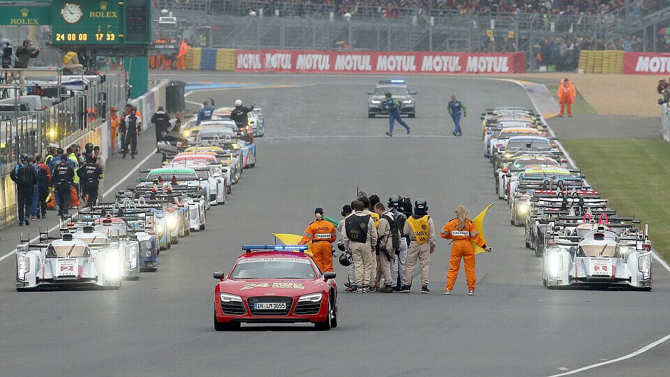 Szene kurz vor dem Start der 24 Stunden von Le Mans 2013, Foto: Sutton