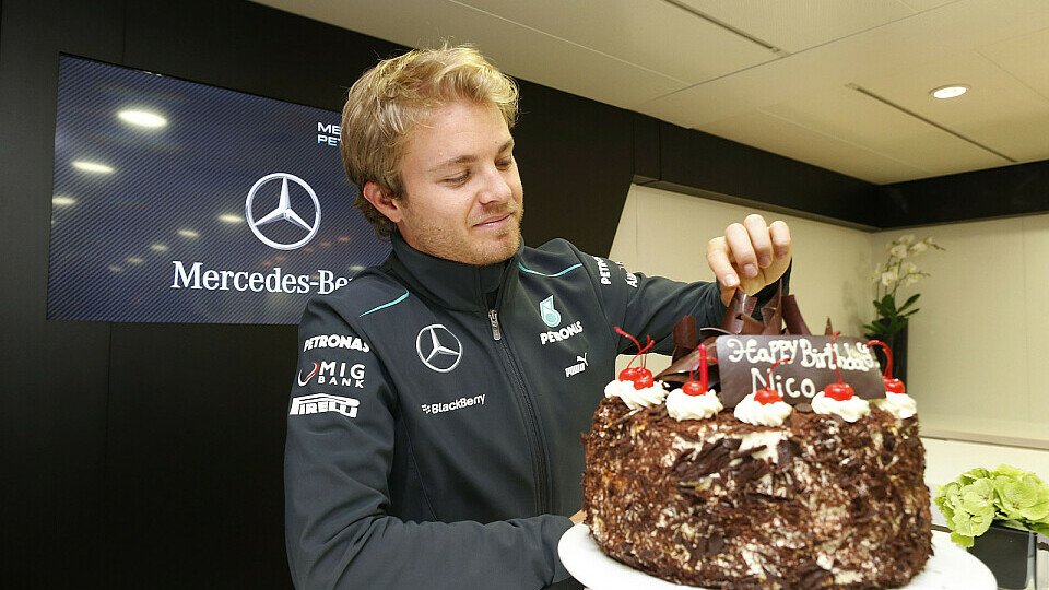 Gestern hatte Nico Rosberg 28. Geburtstag - heute beschenkte er sich selbst mit der Bestzeit, Foto: Mercedes-Benz