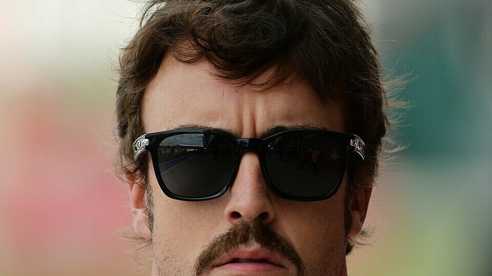 Neuer Bart, düsterer Blick: Alonso war in Silverstone oft unzufrieden - ist das Team schuld?, Foto: Sutton