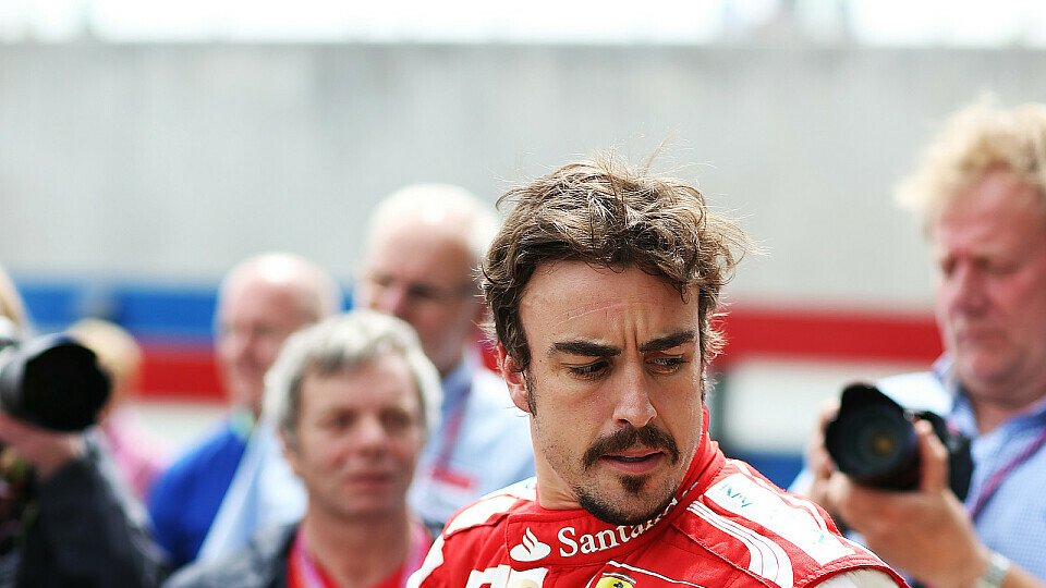 Fernando Alonso ist unzufrieden, Foto: Sutton