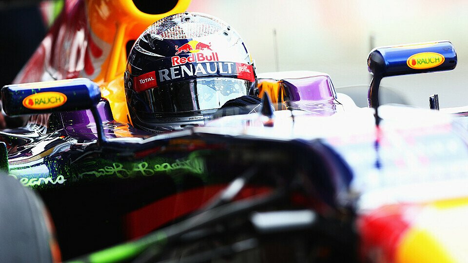 Sebastian Vettel freut sich über die schnelle Reaktion von Pirelli, Foto: Red Bull