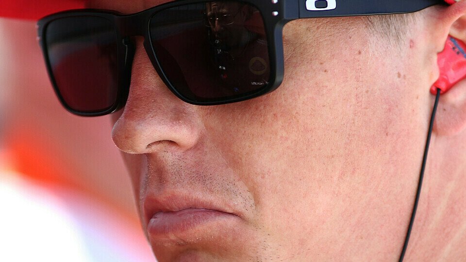 Sieht nicht nur unwissend aus, ist es auch: Kimi Räikkönen, Foto: Sutton