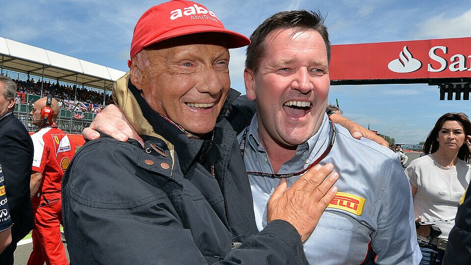 Mercedes und Lewis Hamilton überraschen Paul Hembery, Foto: Sutton