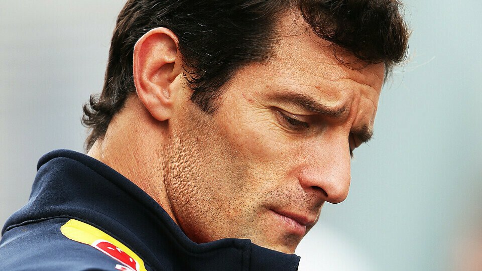 Mark Webber macht sich über die Reifensituation Gedanken, Foto: Sutton