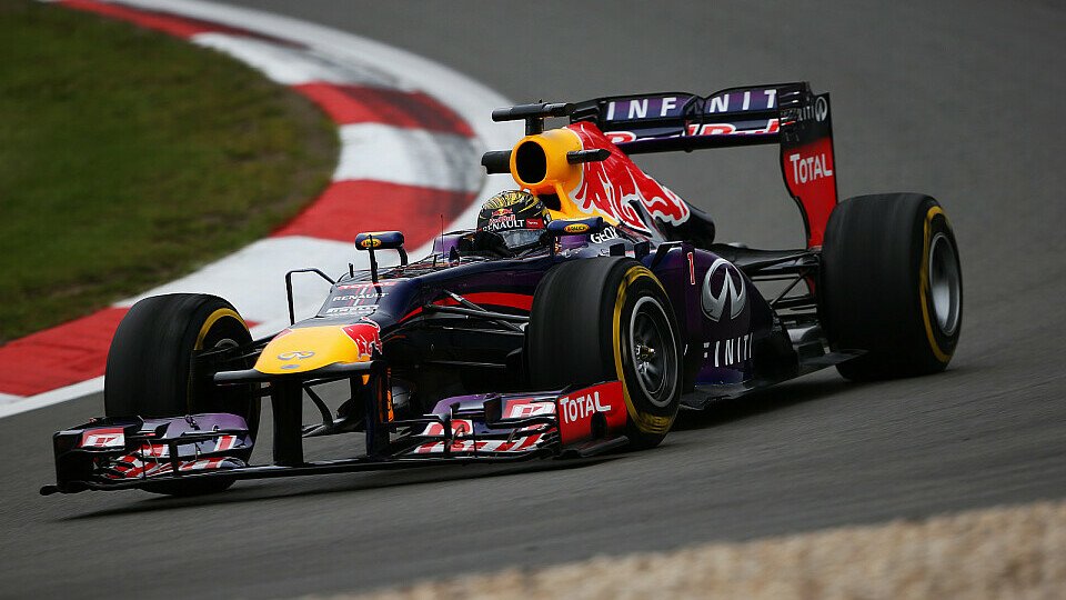 Vettel zeigte auf dem Nürburgring auf, Foto: Sutton