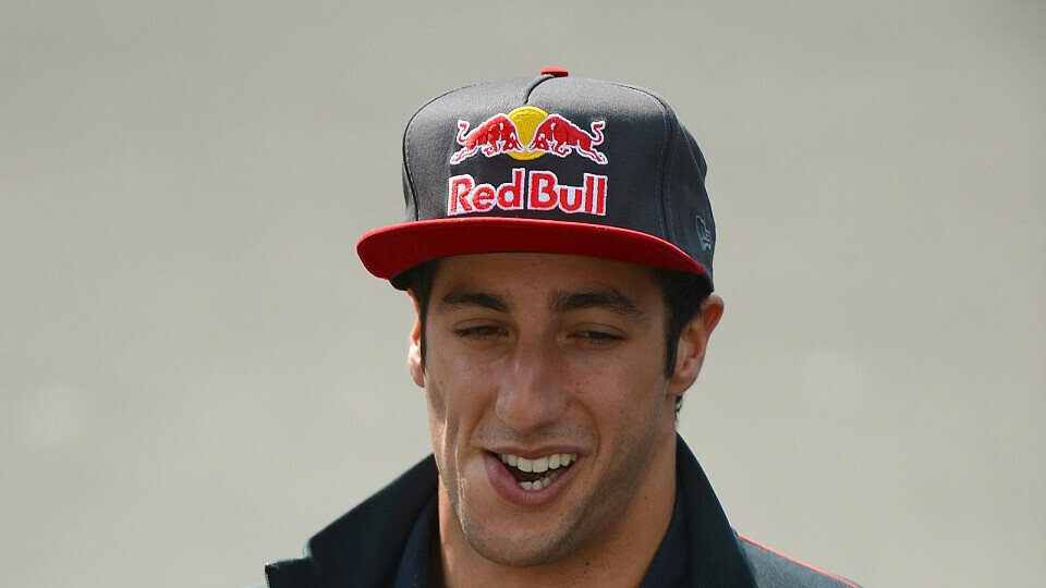 Daniel Ricciardo freut sich darüber, dass er mit dem Red-Bull-Cockpit in Verbindung gebracht wird, Foto: Sutton