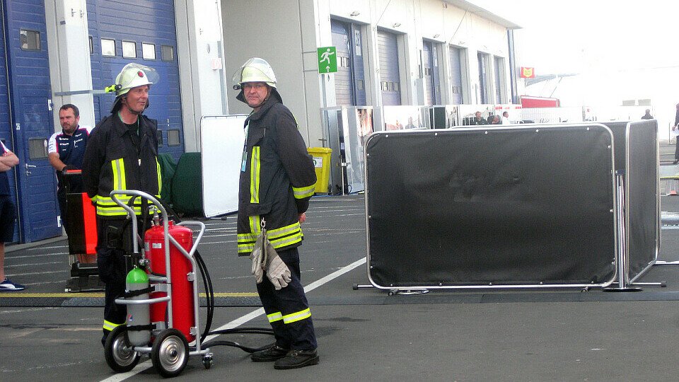 Die Feuerwehr steht mal wieder bei Williams, Foto: adrivo Sportpresse GmbH