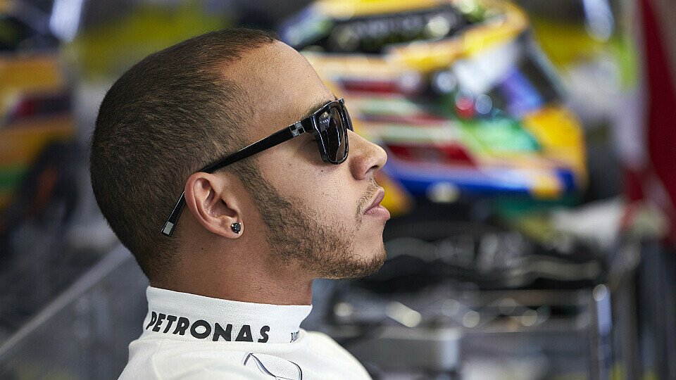 Lewis Hamilton ist konsterniert, Foto: Mercedes AMG
