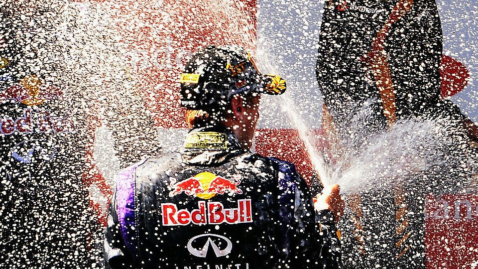 Niki Lauda weiß aus eigener Erfahrung, wie sich Sebastian Vettel fühlt, Foto: Red Bull