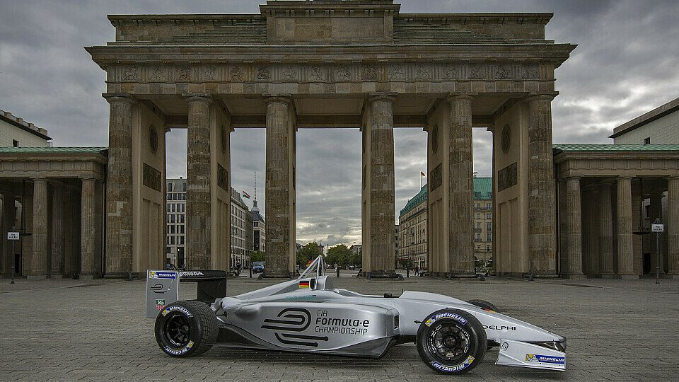 Ein Formel-E-Renner vor dem Brandenburger Tor in Berlin, Foto: Formel E
