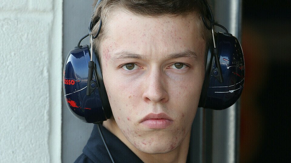 Bei den Young-Driver-Tests in Silverstone durfte Kvyat bereits Formel-1-Luft schnuppern, Foto: Sutton