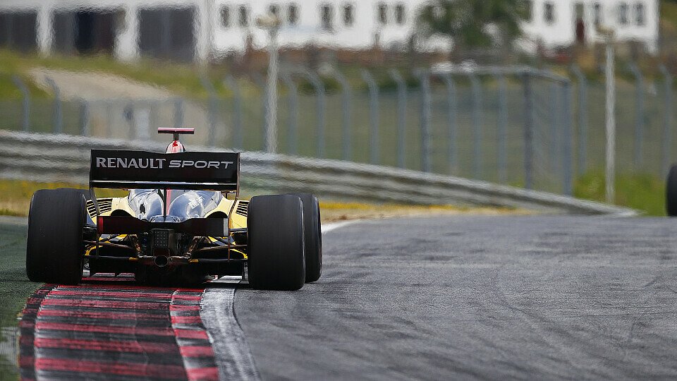 Die Konkurrenz sah Kevin Magnussen nur aus dieser Perspektive, Foto: WS by Renault