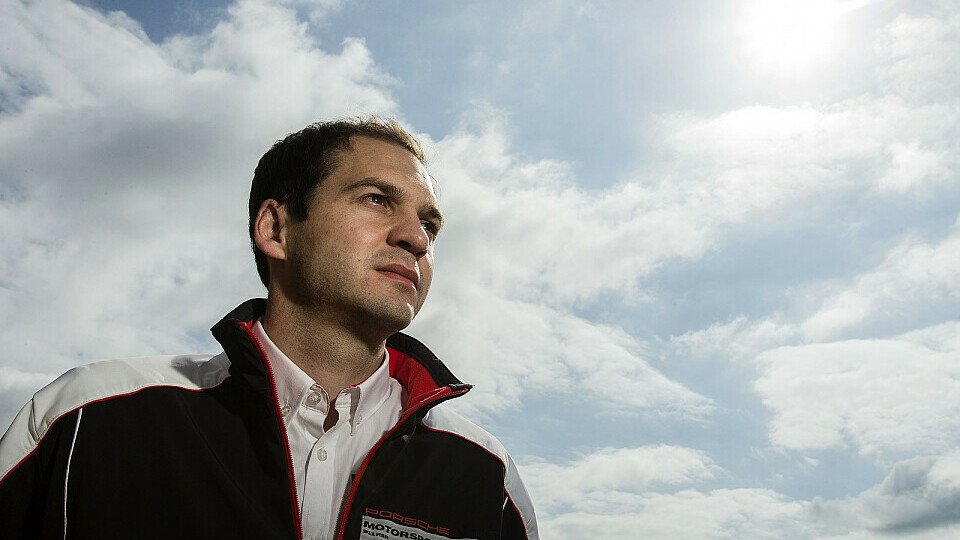 Richard Lietz bei einem Fototermin im Rahmen der 24 Stunden von Spa 2013, Foto: Porsche