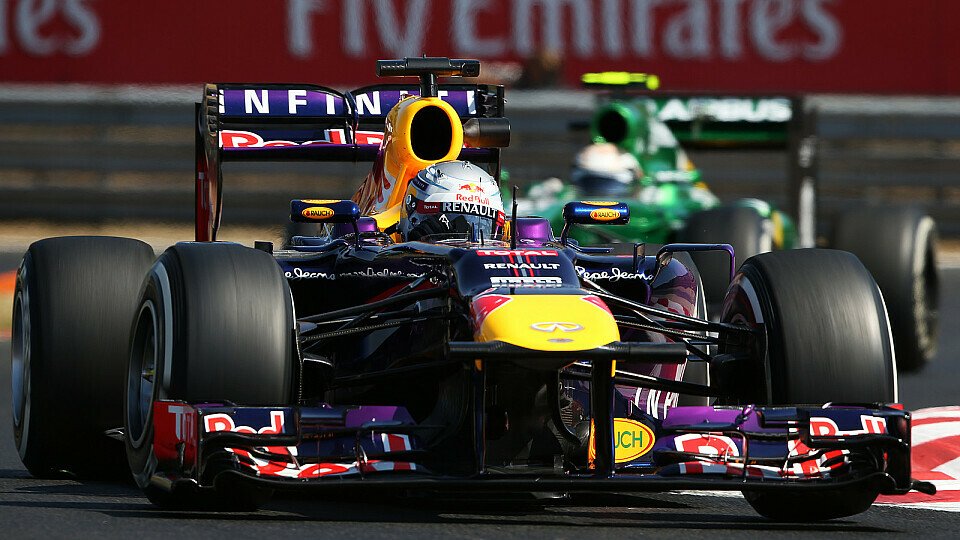 Vettel schnappt sich die erste Bestzeit des Tages, Foto: Sutton