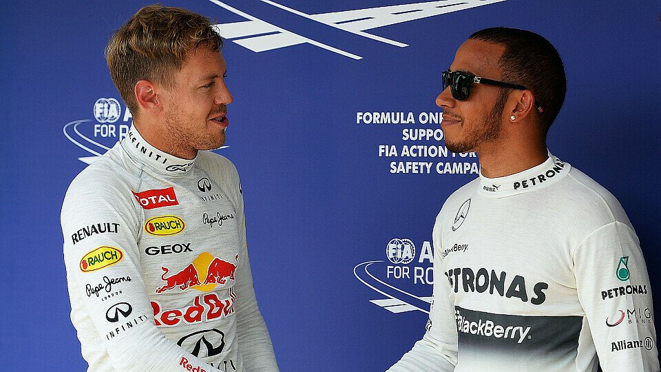 Hamilton gratuliert Vettel schon vorzeitig zum Sieg, Foto: Red Bull
