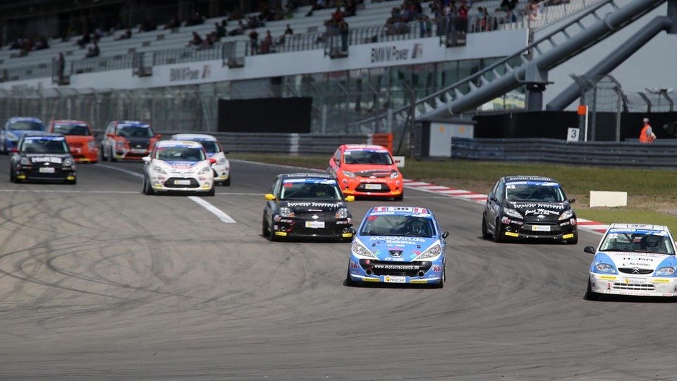 Am Nürburgring war jede Menge Action geboten, Foto: ADAC