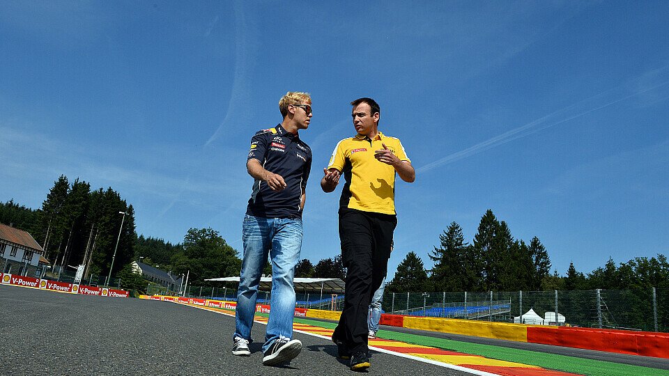 Trackwalk mit neuer Frisur: Sebastian Vettel treibt es bunt, Foto: Sutton
