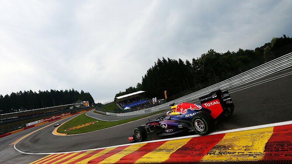 Ein Reifenschaden legte Sebastian Vettel in Spa lahm, Foto: Sutton
