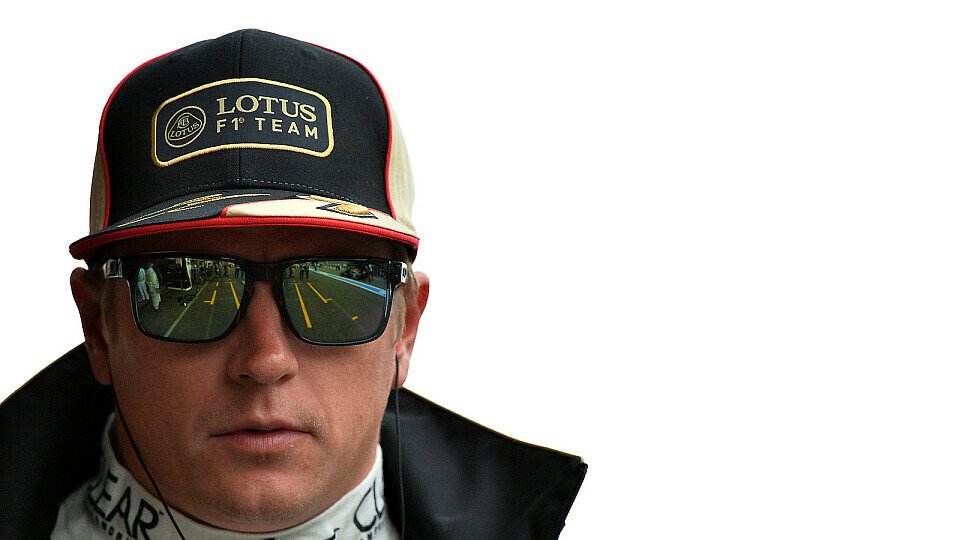 Kimi Räikkönen schaut sich das Saisonfinale vor dem Fernseher an