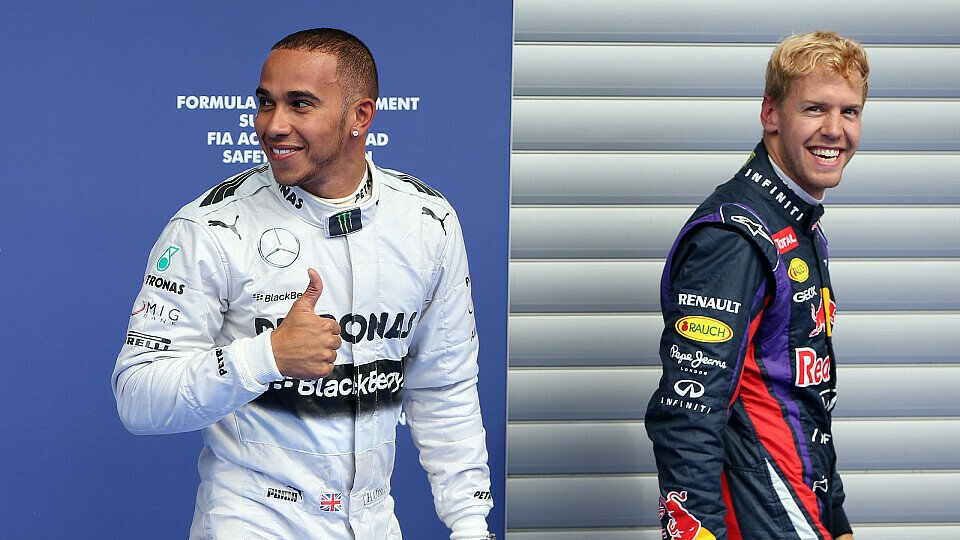 Lewis Hamilton: Daumen rauf für die vierte Pole in Folge, Foto: Sutton