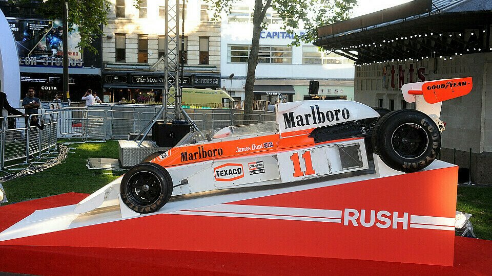 Jenson Button darf den McLaren M23 dieses Jahr noch einmal fahren, Foto: Sutton