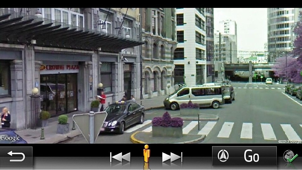 Google-Street-View hilft zum Beispiel bei der Parkplatzsuche., Foto: Toyota