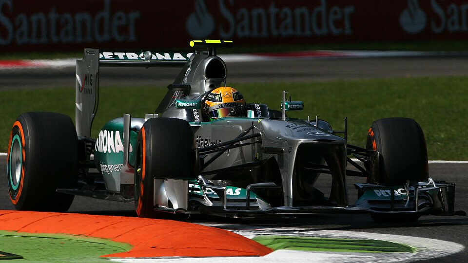 Fans jubeln: Hamilton mit Bestzeit in Monza, Foto: Sutton