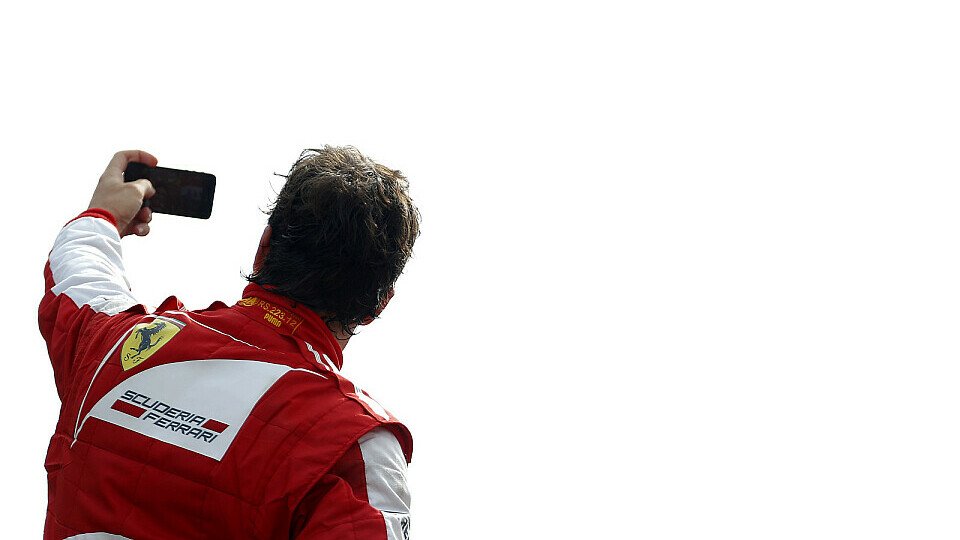 Fernando Alonso steht auf Selfies..., Foto: Sutton