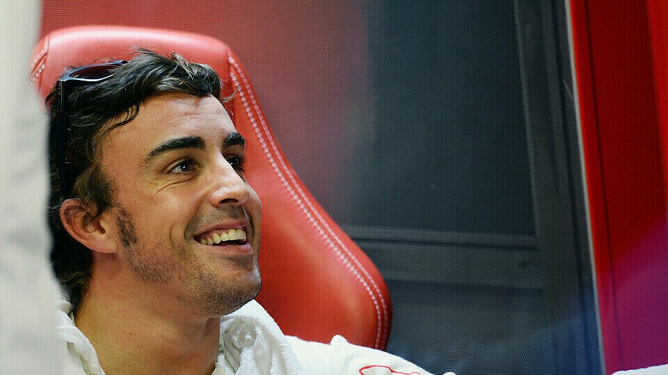 Alonso gefällt es bei Ferrari, Foto: Sutton