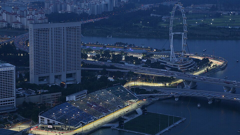 Auch nach Sonnenuntergang wird es in Singapur nicht merklich kühler, Foto: Sutton