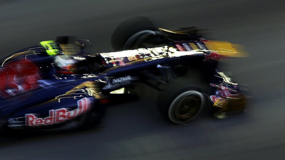 Daniel Ricciardo hatte nach 23 Runden Feierabend, Foto: Sutton