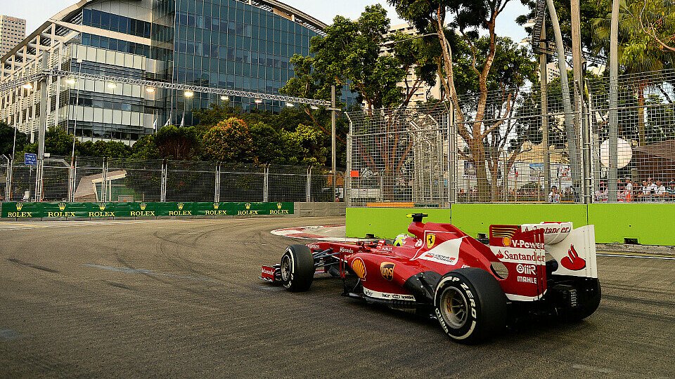 Massa steht in der Startaufstellung vor Alonso, Foto: Sutton