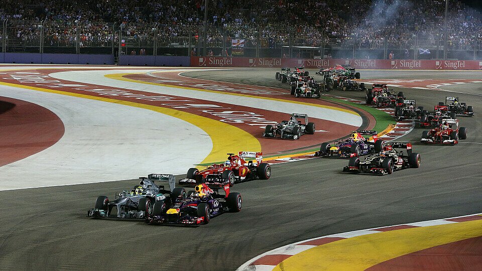 Das Startduell zwischen Sebastian Vettel und Nico Rosberg brachte ordentlich Action, Foto: Sutton