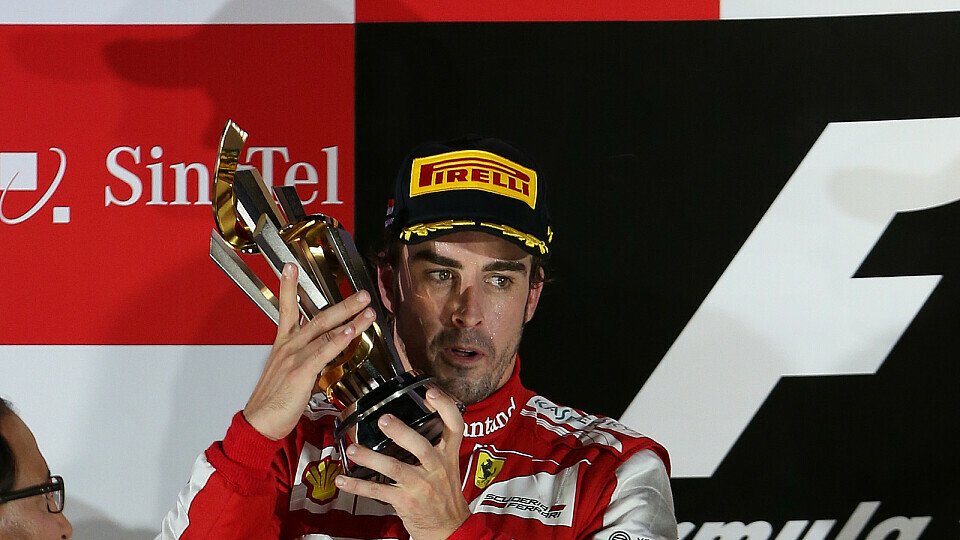 Fernando Alonso freute sich über Rang zwei, Foto: Sutton