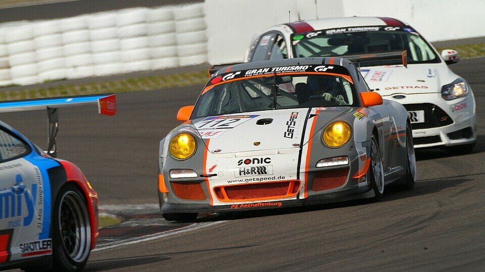 Der GetSpeed-Porsche fiel nach einer leichten Kollision aus, Foto: Patrick Funk