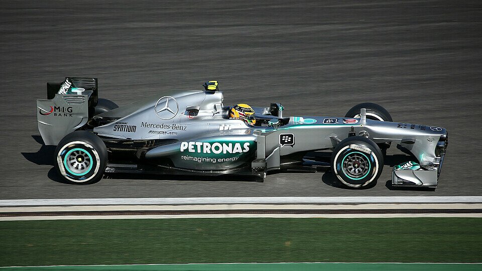 Lewis Hamilton startet aus der ersten Reihe neben Sebastian Vettel, Foto: Sutton