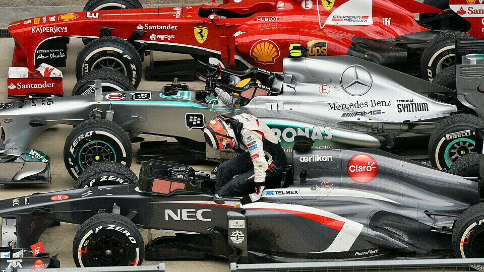 Im Parc Ferme auf gleicher Höhe, im Rennen unbezwingbar: In Korea ließ Nico Hülkenberg den Ex-Weltmeistern Fernando Alonso und Lewis Hamilton keine Chance und wurde sensationell Vierter., Foto: Sutton