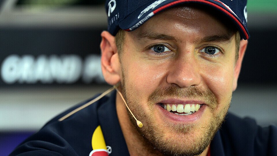 Sebastian Vettel liegt souverän in Führung, Foto: Sutton