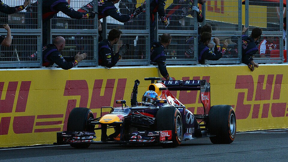 Wieder einmal fuhr Sebastian Vettel als Erster durchs Ziel, Foto: Sutton
