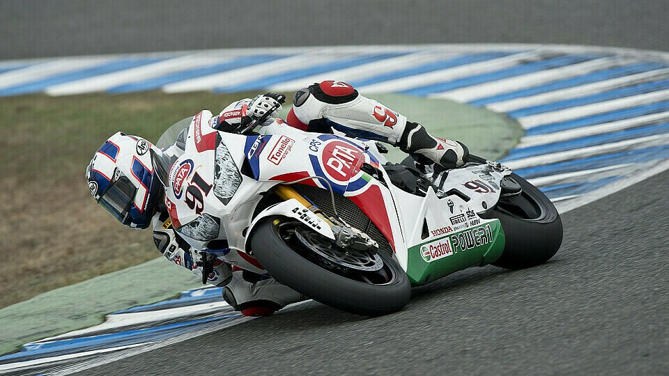 Leon Haslam will spätestens im ersten Rennen 2014 wieder uneingeschränkt Gas geben können., Foto: Pata Honda World Superbike