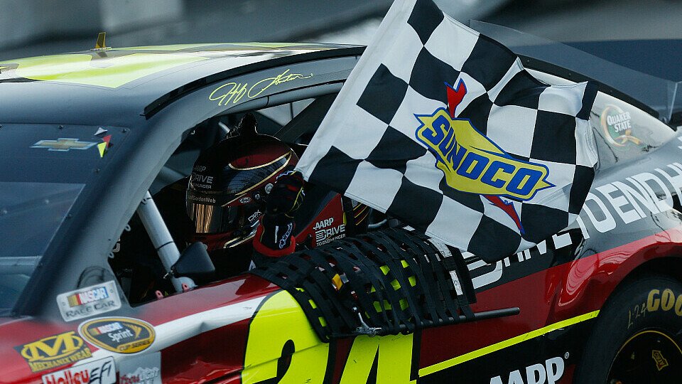 Durch seinen ersten Saisonsieg hat Jeff Gordon wieder Chancen auf die Meisterschaft, Foto: NASCAR