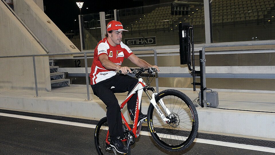 Fernando Alonso ist ein Freund des Zweirads, Foto: Sutton