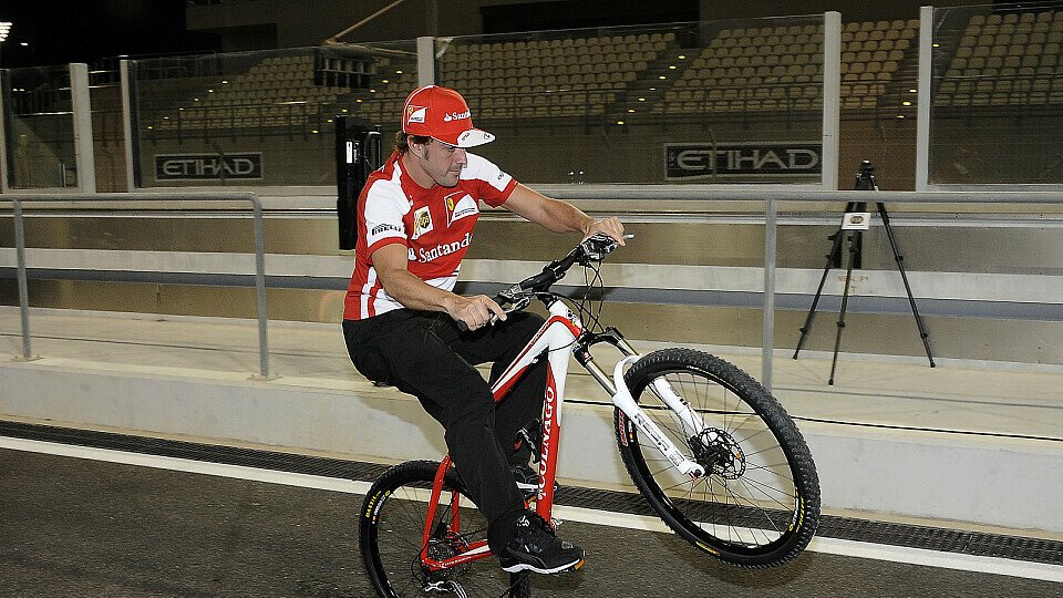 Fernando Alonso gilt als großer Fan des unmotorisierten Zweiradsports, Foto: Sutton